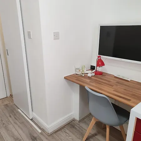 Kilburn High Road Studio Apartments London Exterior photo