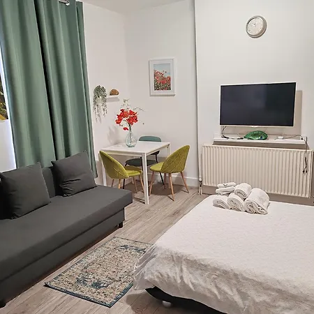 Kilburn High Road Studio Apartments London Exterior photo